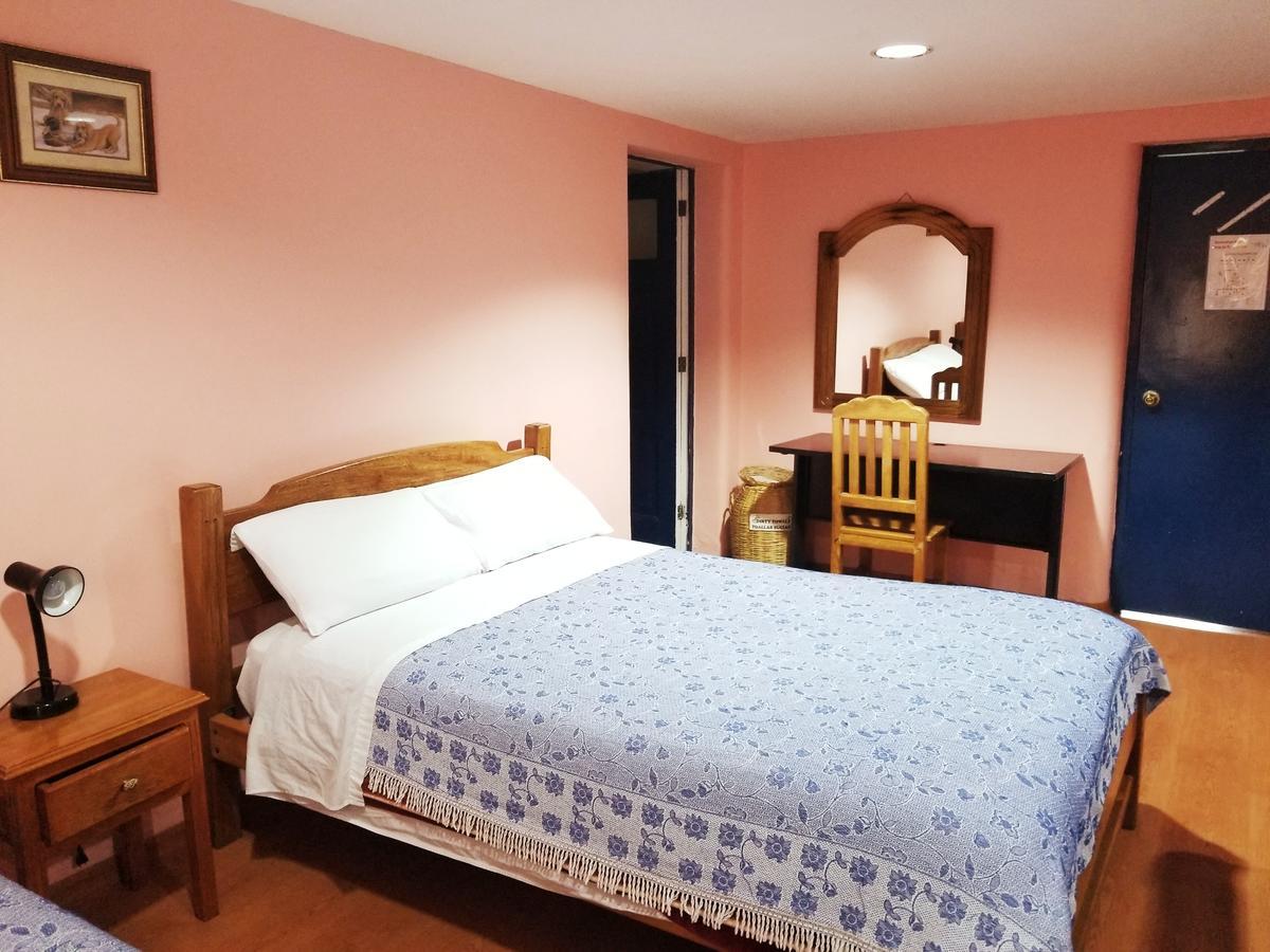 Travellers Inn キト エクステリア 写真